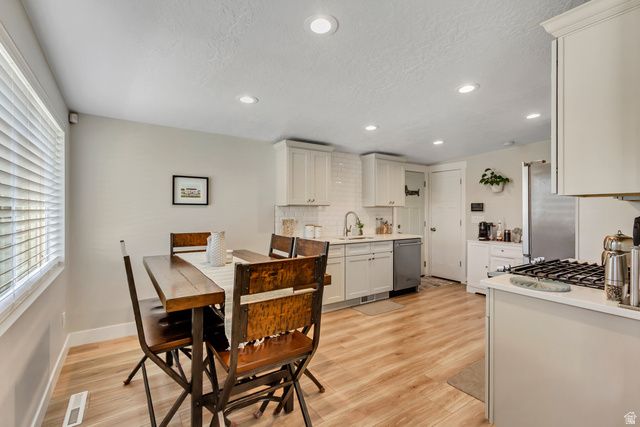 48 W MOON RIDGE DR, Murray, UT 84107