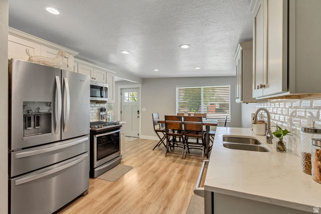 48 W MOON RIDGE DR, Murray, UT 84107
