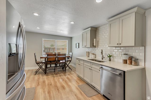 48 W MOON RIDGE DR, Murray, UT 84107