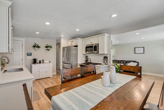 48 W MOON RIDGE DR, Murray, UT 84107