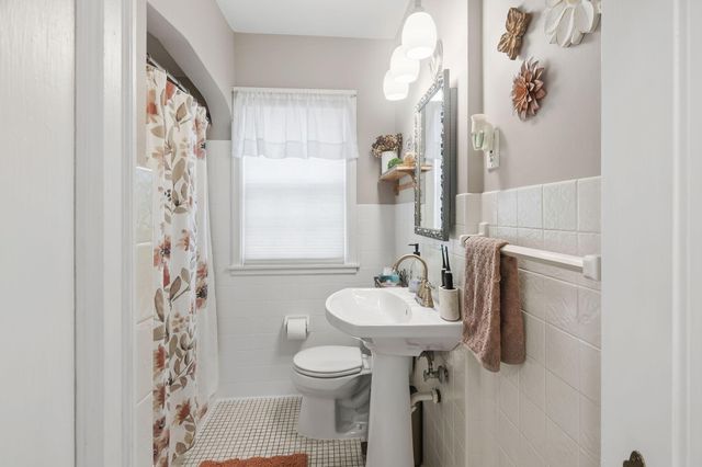 3915 Regent Avenue N, Robbinsdale, MN 55422