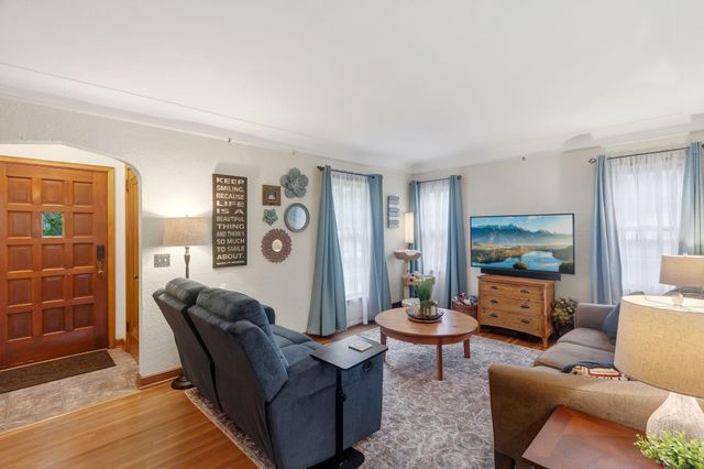 3915 Regent Avenue N, Robbinsdale, MN 55422