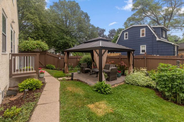 3915 Regent Avenue N, Robbinsdale, MN 55422