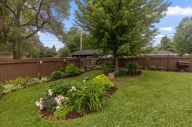 3915 Regent Avenue N, Robbinsdale, MN 55422