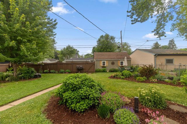 3915 Regent Avenue N, Robbinsdale, MN 55422