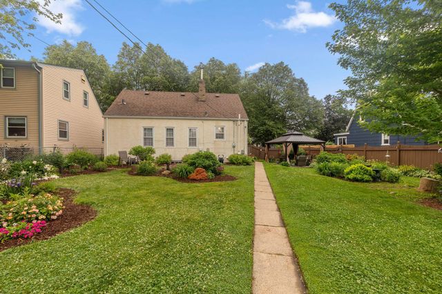 3915 Regent Avenue N, Robbinsdale, MN 55422