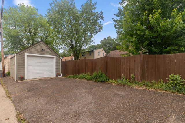 3915 Regent Avenue N, Robbinsdale, MN 55422
