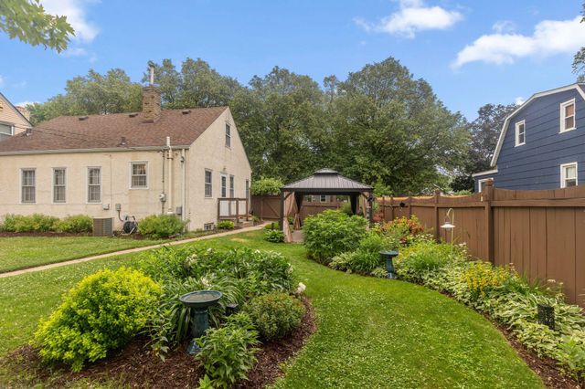 3915 Regent Avenue N, Robbinsdale, MN 55422