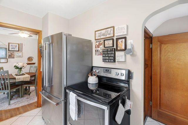 3915 Regent Avenue N, Robbinsdale, MN 55422