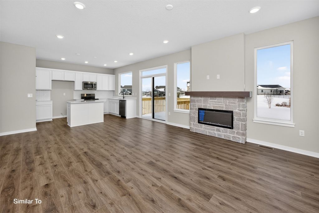 16502 Bentwood Drive, Urbandale, IA 50323