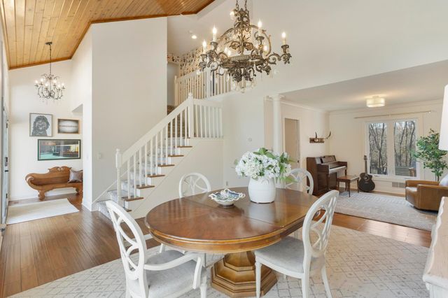 51 Choctaw Circle, Chanhassen, MN 55317