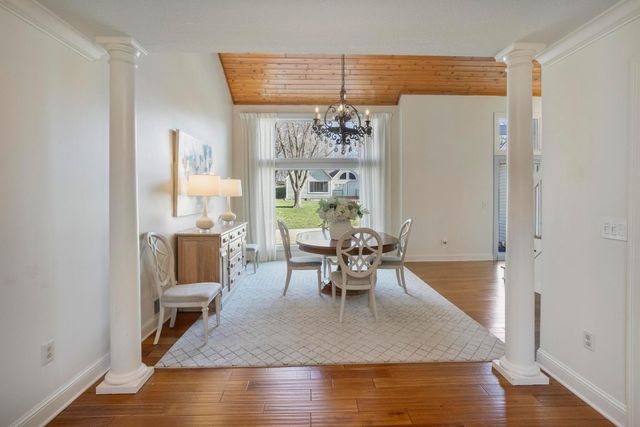 51 Choctaw Circle, Chanhassen, MN 55317