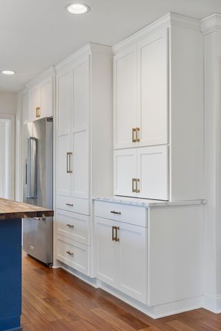 51 Choctaw Circle, Chanhassen, MN 55317