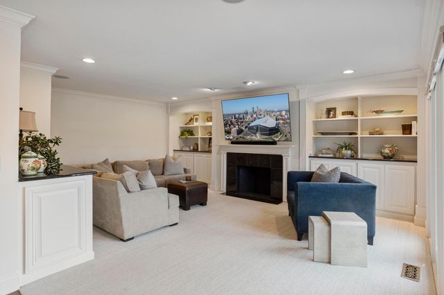 51 Choctaw Circle, Chanhassen, MN 55317