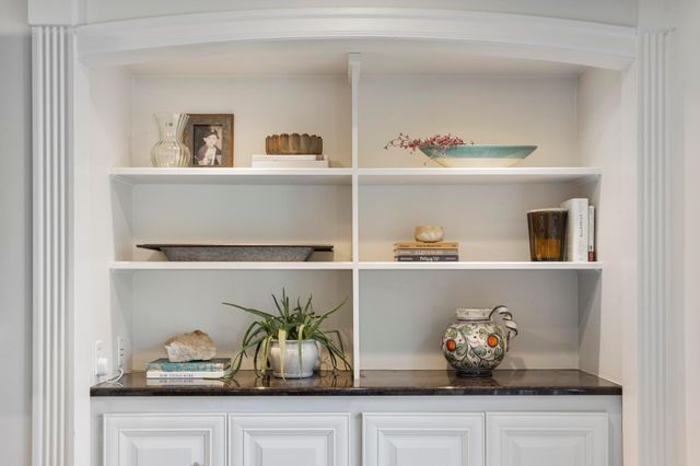 51 Choctaw Circle, Chanhassen, MN 55317