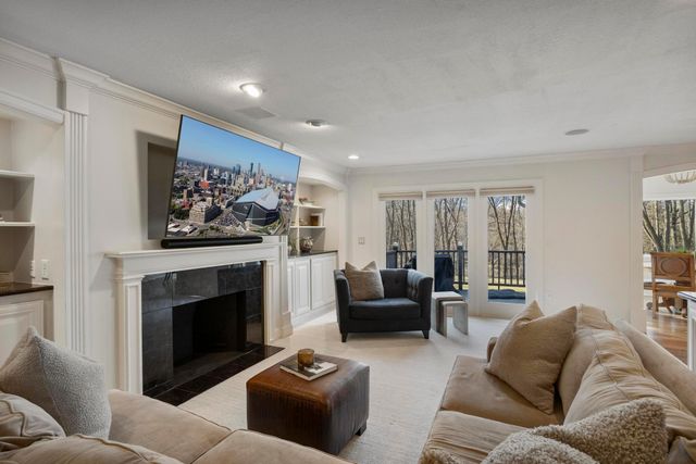 51 Choctaw Circle, Chanhassen, MN 55317