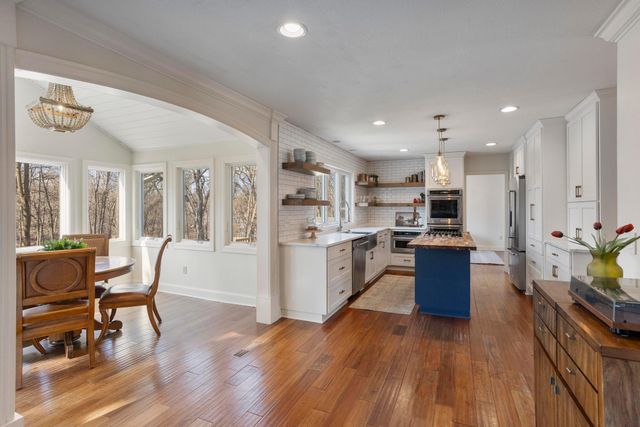 51 Choctaw Circle, Chanhassen, MN 55317