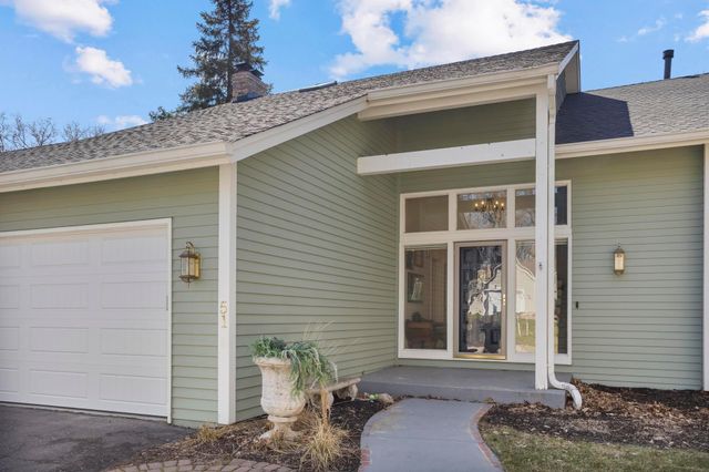 51 Choctaw Circle, Chanhassen, MN 55317