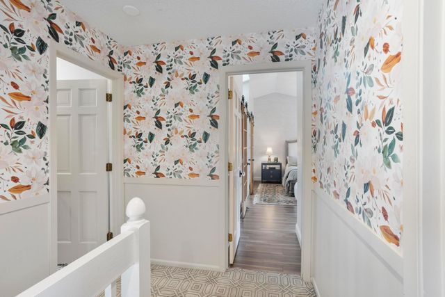 51 Choctaw Circle, Chanhassen, MN 55317