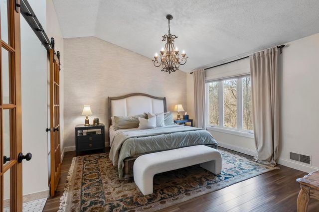 51 Choctaw Circle, Chanhassen, MN 55317