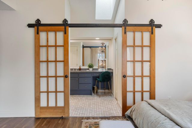 51 Choctaw Circle, Chanhassen, MN 55317