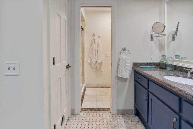 51 Choctaw Circle, Chanhassen, MN 55317