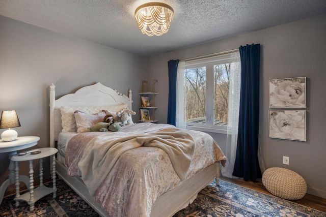 51 Choctaw Circle, Chanhassen, MN 55317