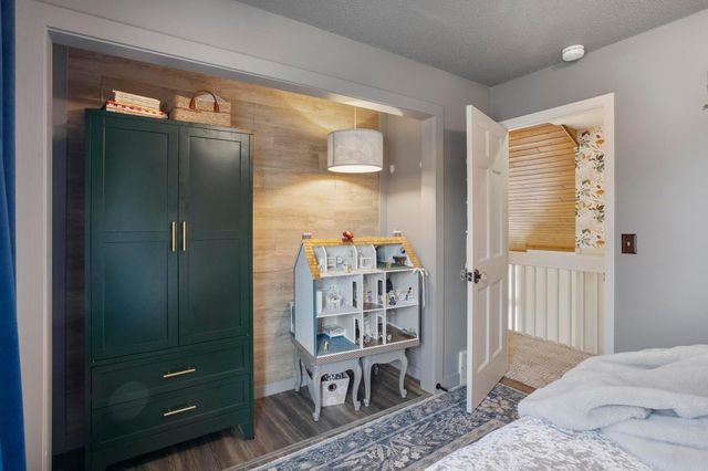 51 Choctaw Circle, Chanhassen, MN 55317