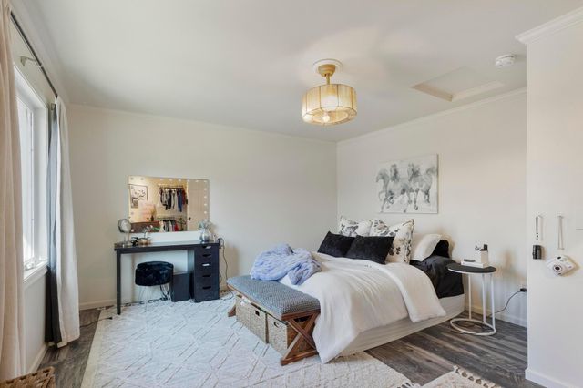 51 Choctaw Circle, Chanhassen, MN 55317