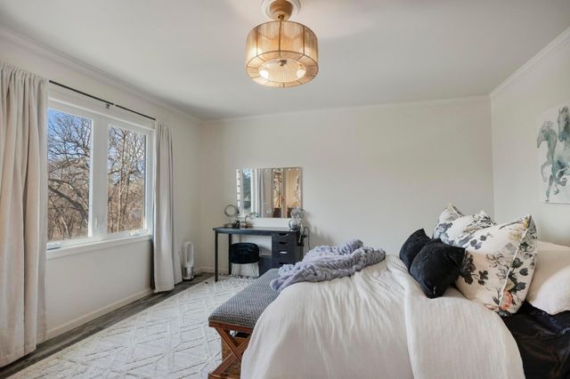 51 Choctaw Circle, Chanhassen, MN 55317