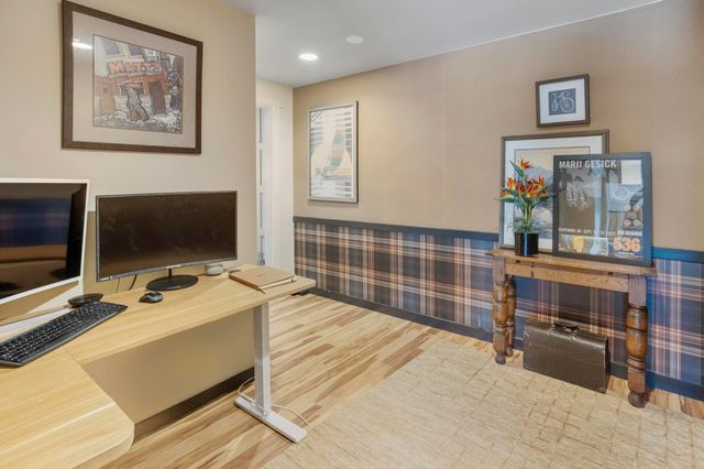 51 Choctaw Circle, Chanhassen, MN 55317