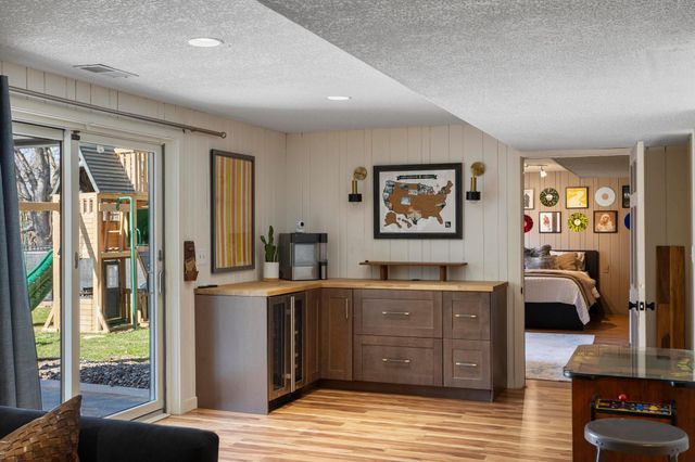 51 Choctaw Circle, Chanhassen, MN 55317