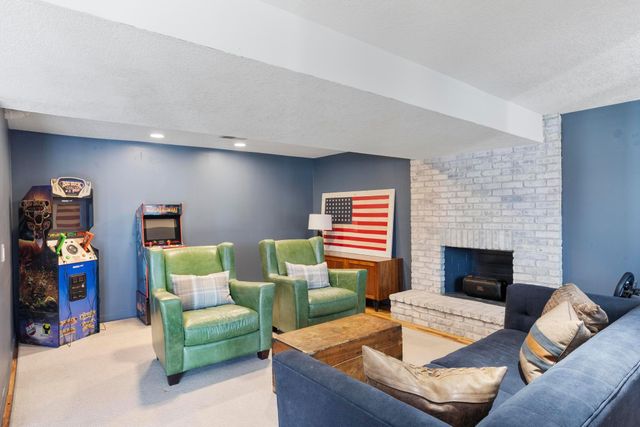 51 Choctaw Circle, Chanhassen, MN 55317