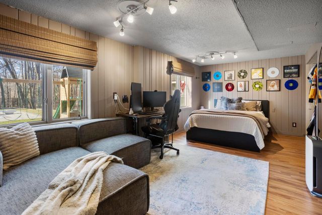 51 Choctaw Circle, Chanhassen, MN 55317