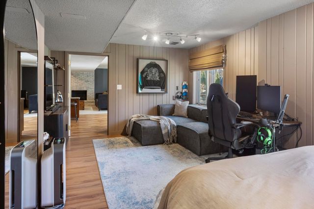 51 Choctaw Circle, Chanhassen, MN 55317