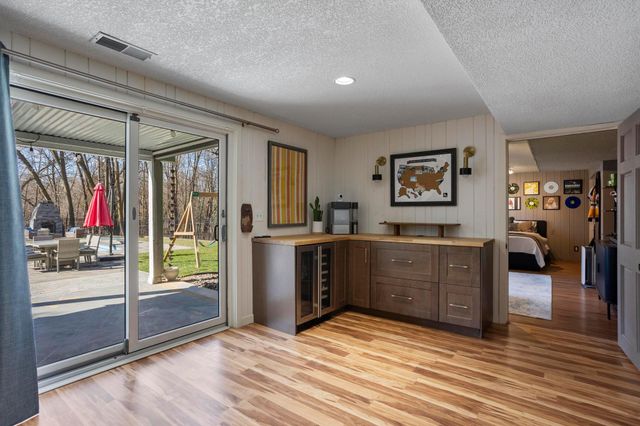 51 Choctaw Circle, Chanhassen, MN 55317