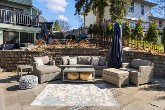 51 Choctaw Circle, Chanhassen, MN 55317