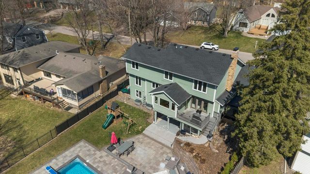 51 Choctaw Circle, Chanhassen, MN 55317