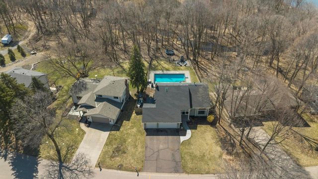 51 Choctaw Circle, Chanhassen, MN 55317