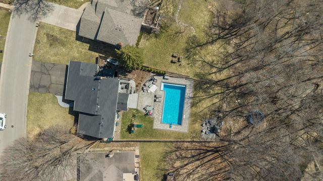 51 Choctaw Circle, Chanhassen, MN 55317