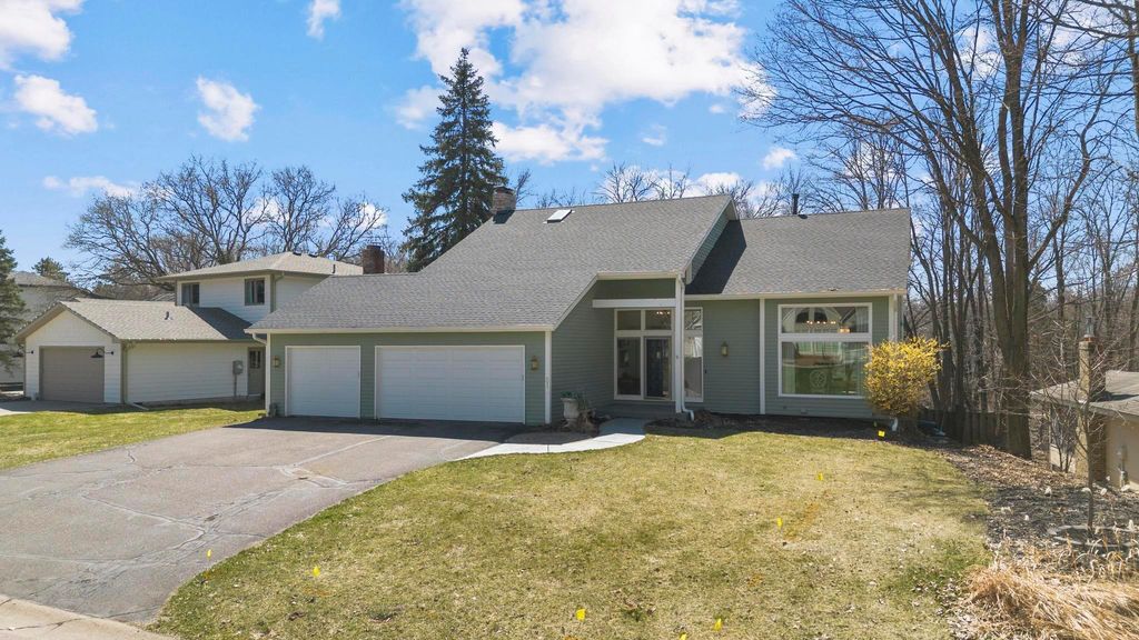 51 Choctaw Circle, Chanhassen, MN 55317