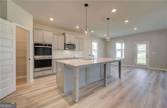 733 Dunlake Way, Locust Grove, GA 30248