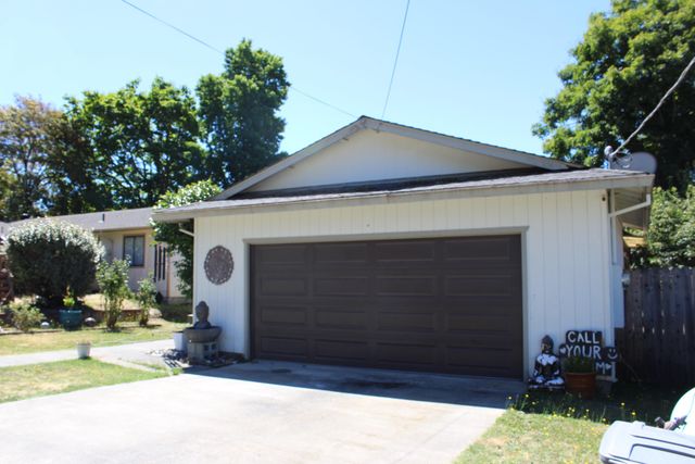 64 Pacific Avenue, Redway, CA 95560