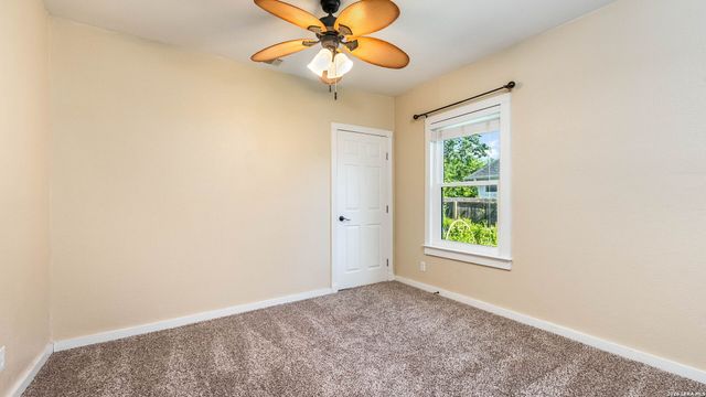 11535 CASTRO AVE, Lacoste, TX 78039