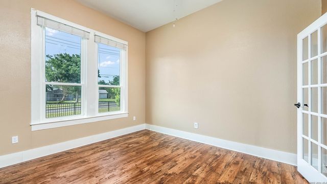 11535 CASTRO AVE, Lacoste, TX 78039