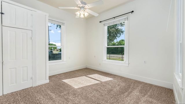 11535 CASTRO AVE, Lacoste, TX 78039