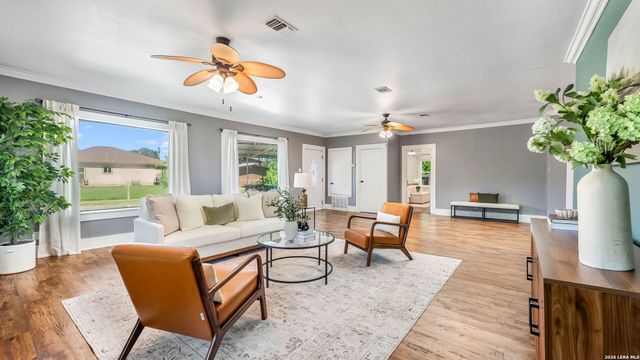 11535 CASTRO AVE, Lacoste, TX 78039