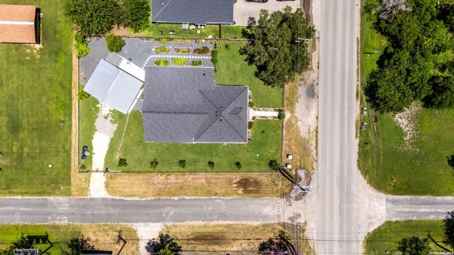 11535 CASTRO AVE, Lacoste, TX 78039