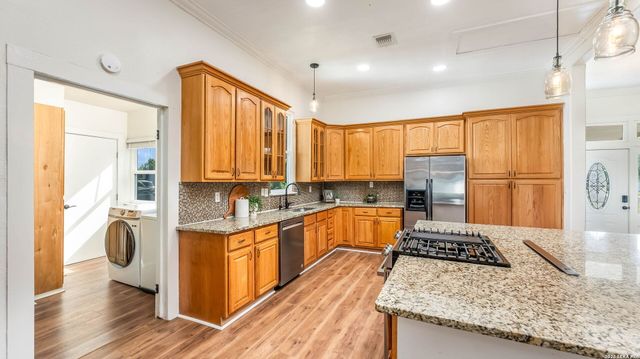 11535 CASTRO AVE, Lacoste, TX 78039