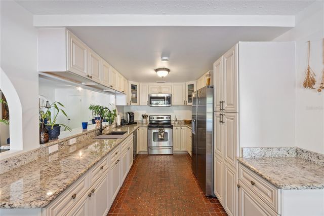 403 WEEBURN ROAD, Temple Terrace, FL 33617